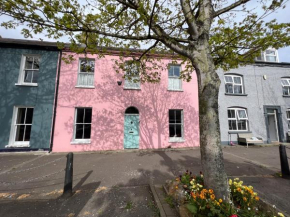 Unique Townhouse with Large Garden down to the Sea